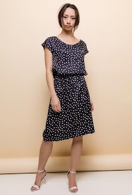 Midi dress, polka dots print, short sleeves. The model measures 170cm and wears S. Length:105cm
